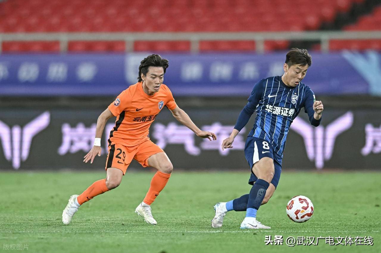 乐鱼中国体育包含武汉三镇发布备战花絮,赛后篮板制胜,国王杯任务艰巨,纪律约束更严格的词条